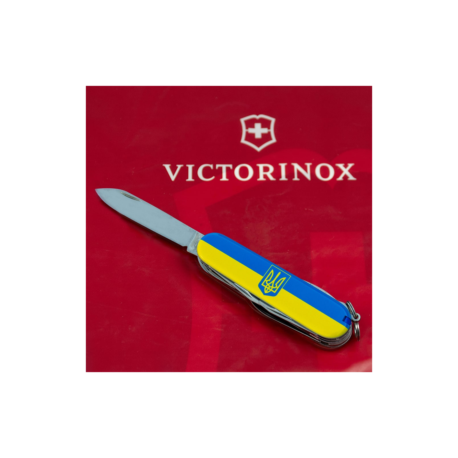Нож Victorinox Huntsman Ukraine 91 мм Чорний Серце синьо-жовте (1.3713.3_T1090u) изображение 5