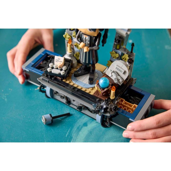 Конструктор LEGO Wednesday Фигурка Венздей Аддамс (76780) изображение 11