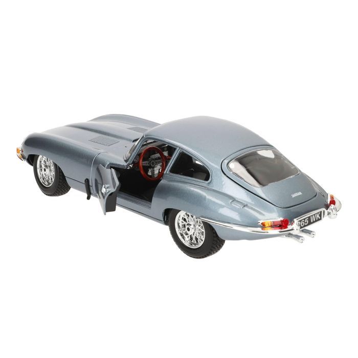 Масштабна модель автомобіля Bburago Автомодель - Ferrari Racing - SF-24, 1:43 (18-12044) зображення 8