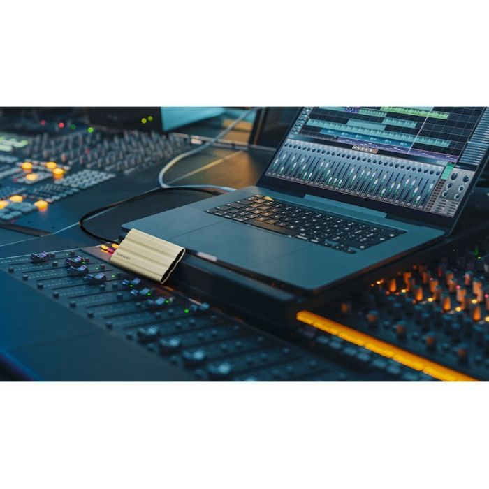 Накопитель SSD USB 3.2 2TB T7 Shield Samsung (MU-PE2T0S/WW) изображение 6