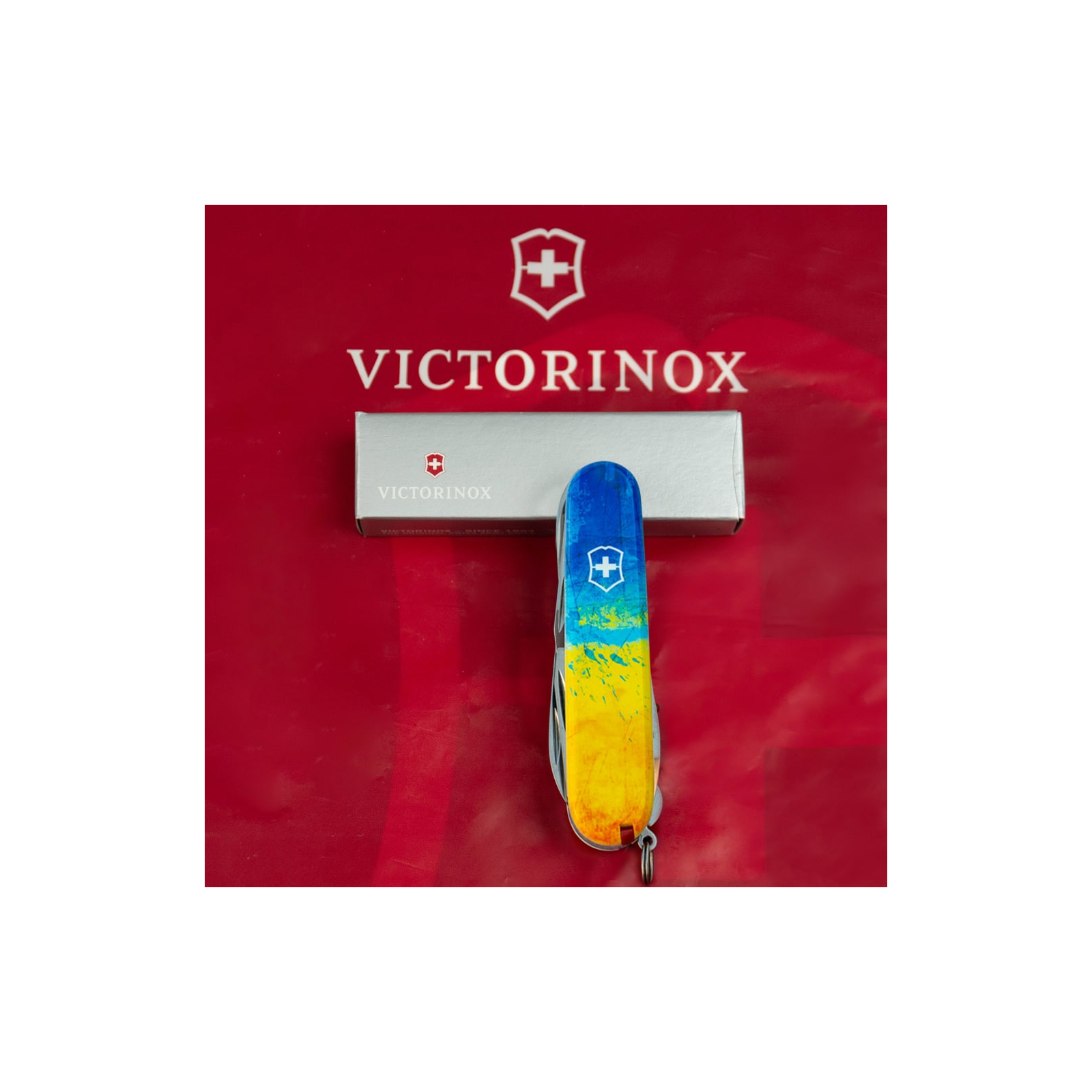 Нож Victorinox Huntsman Ukraine 91 мм Герб на прапорі вертикальний (1.3713.7_T3030p) изображение 12