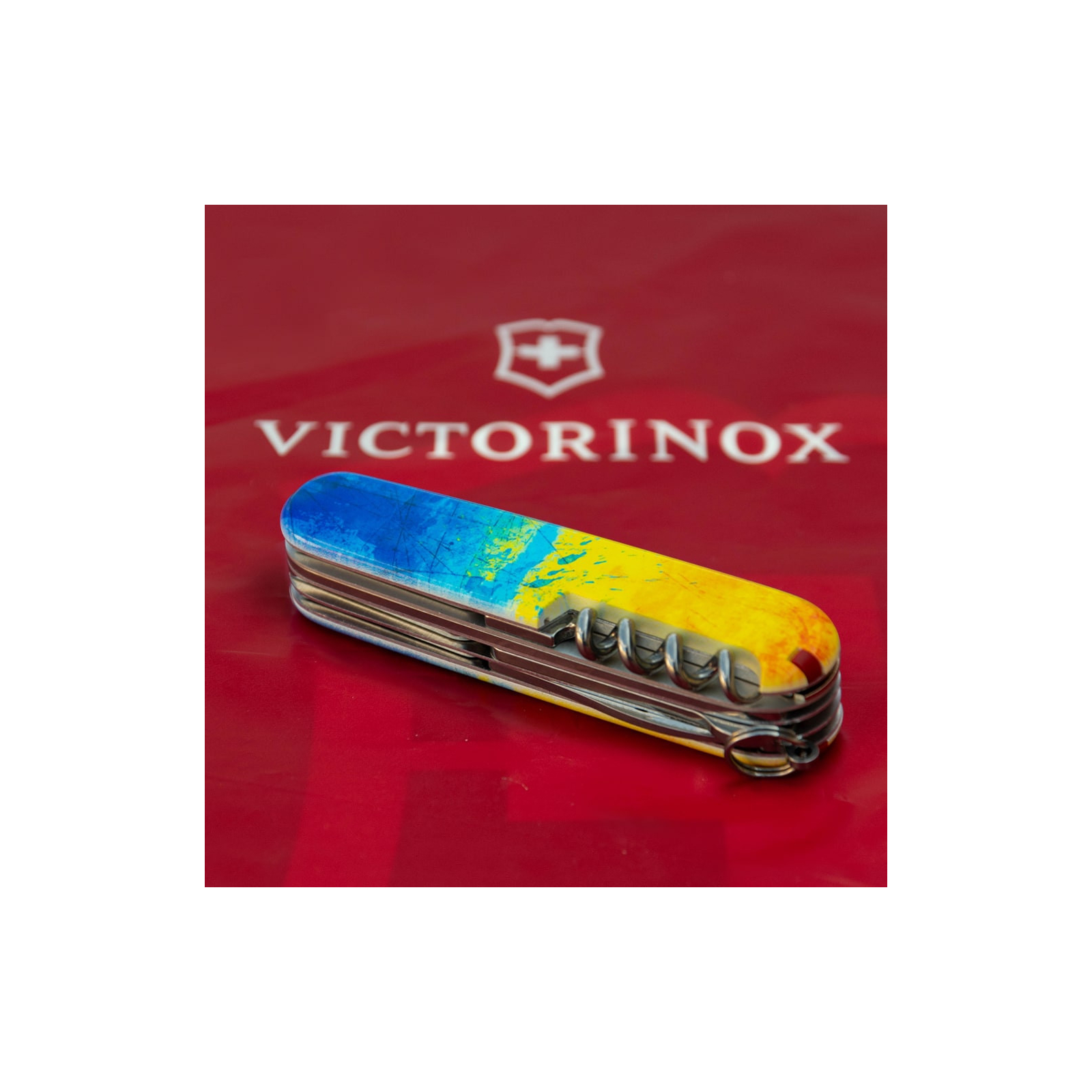Нож Victorinox Huntsman Ukraine 91 мм Чорний Великий Герб України (1.3713.3_T0400u) изображение 4
