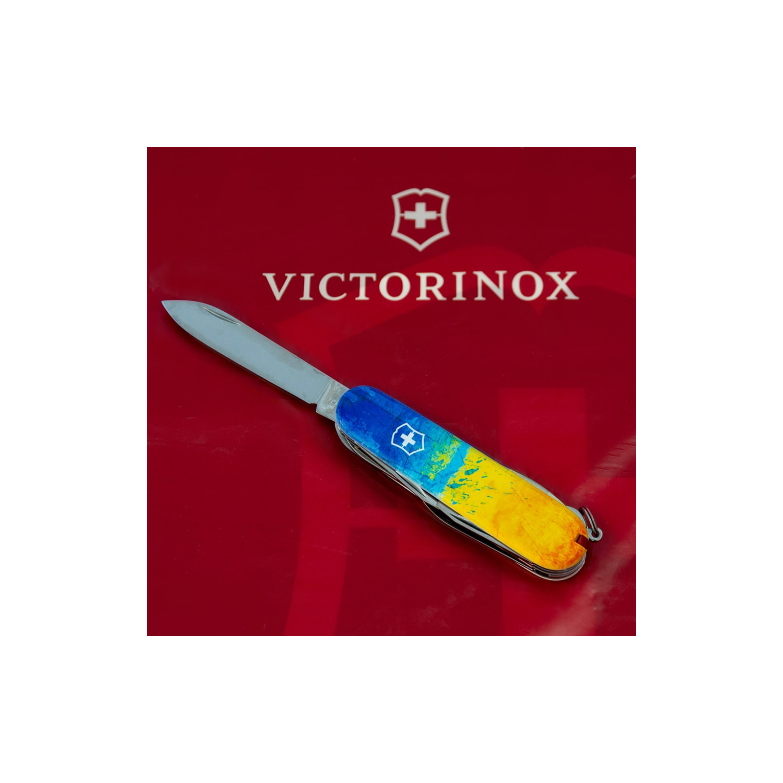 Нож Victorinox Huntsman Ukraine 91 мм Герб на прапорі горизонтальний (1.3713.3_T3040p) изображение 5