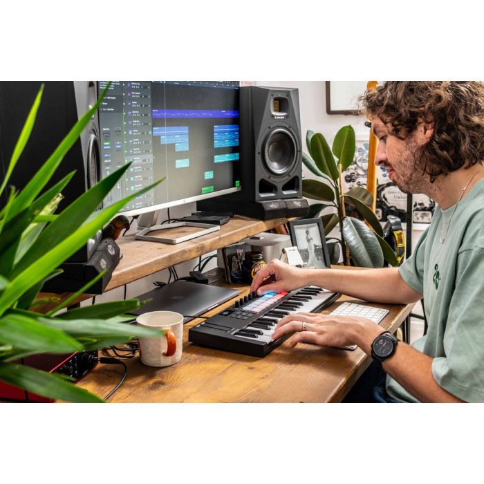 MIDI-клавіатура Novation Launchkey Mini 37 MK4 (236477) зображення 11