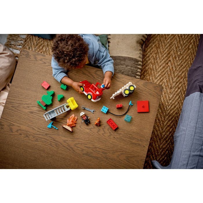 Конструктор LEGO DUPLO Town Пожарная машина со шлангом и пожарным (10473) изображение 8