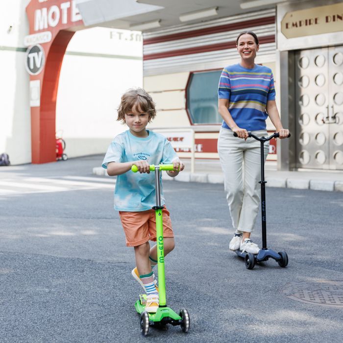 Самокат Micro Maxi Deluxe Neon LED" Ультра рожевий" (MMD233) изображение 10