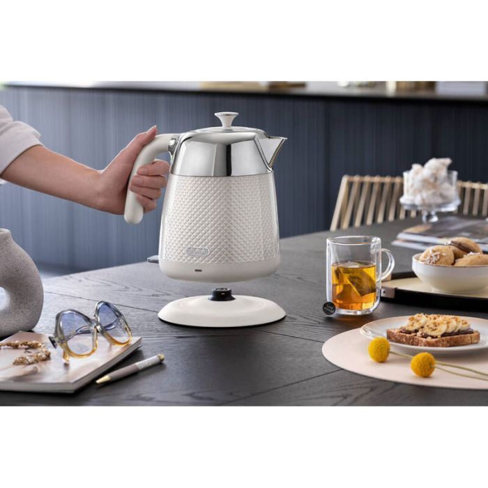 Электрочайник DeLonghi KBL 2001 W изображение 4