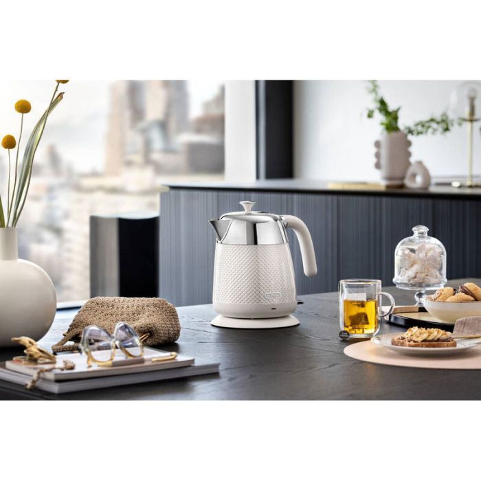 Электрочайник DeLonghi KBL 2001 W изображение 7