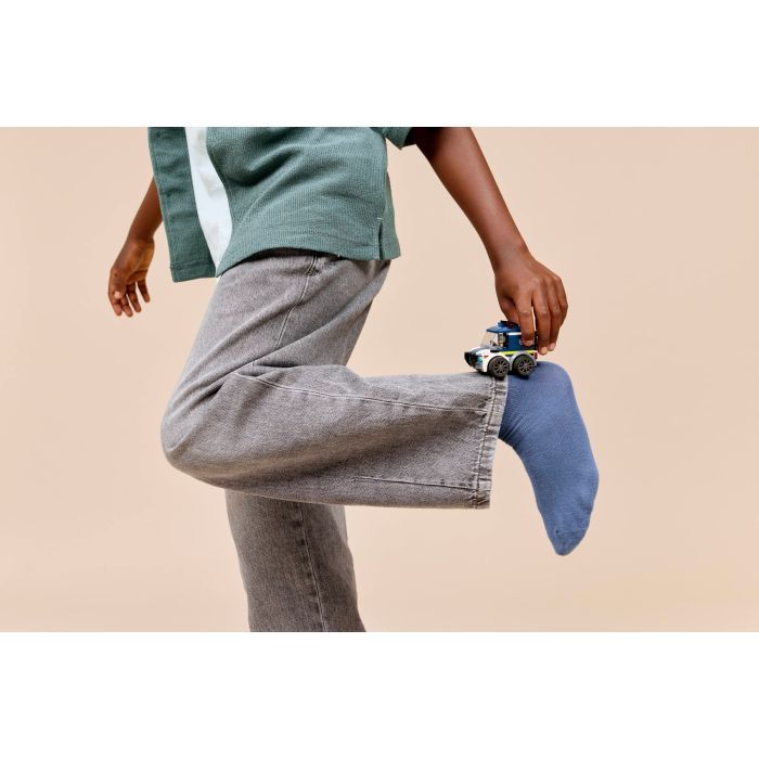 Конструктор LEGO City Автомобили — Полицейский грузовик (60481) изображение 8