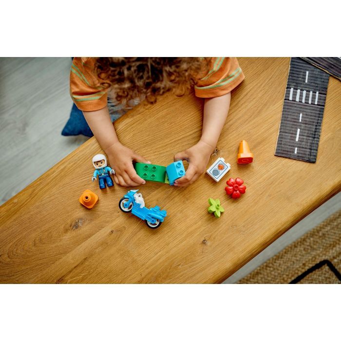 Конструктор LEGO DUPLO Town Синий полицейский мотоцикл (10471) изображение 7