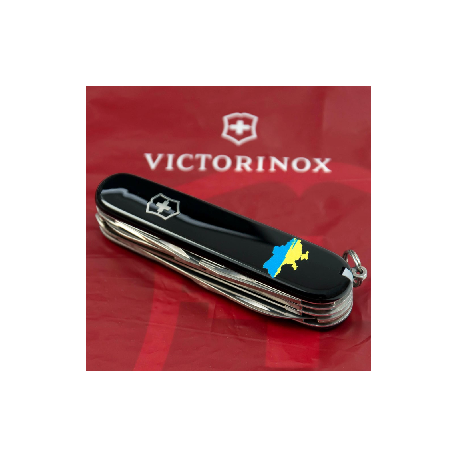 Нож Victorinox Huntsman Ukraine Black "Козак з Шаблями" (1.3713.3_T1110u) изображение 2