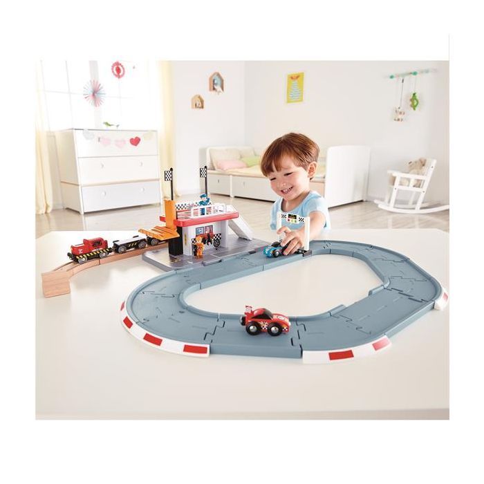 Автотрек Hape Гоночная трасса и станция (E3734)