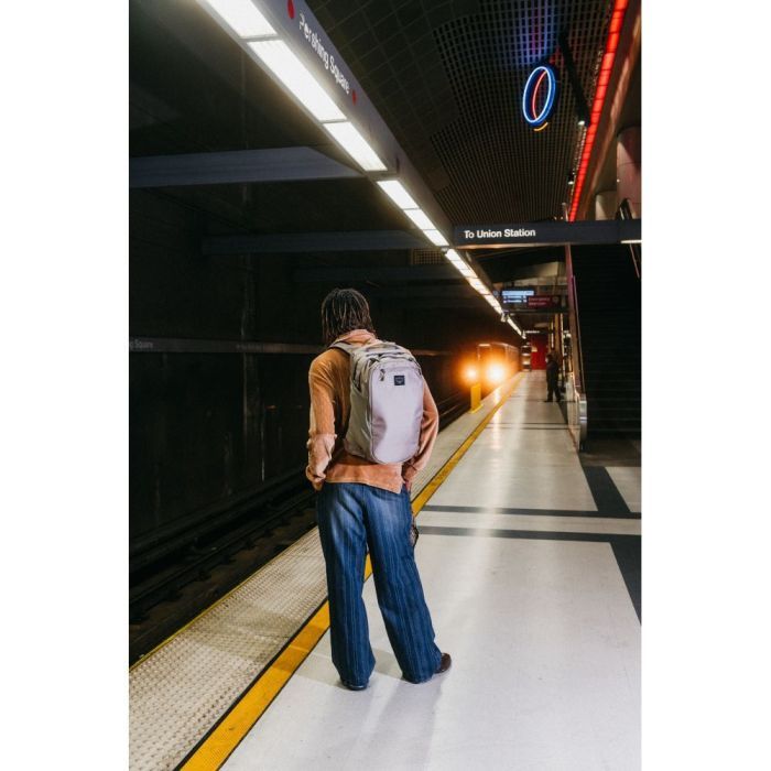 Рюкзак туристический Osprey Aoede Airspeed Backpack 20 tan concrete O/S (009.3445) изображение 7