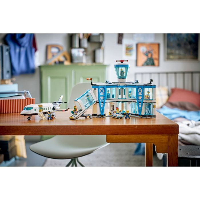 Конструктор LEGO City Аэропорт с самолетом (60502) изображение 12