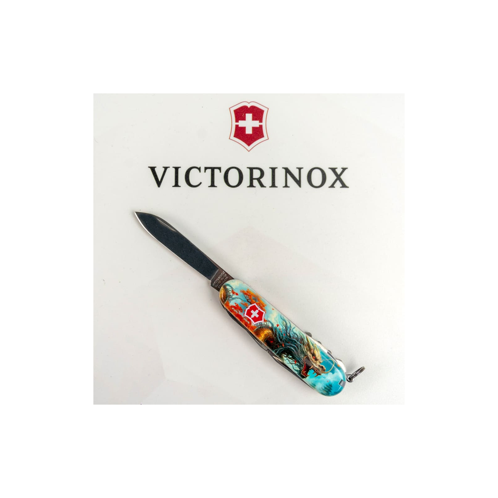 Нож Victorinox Huntsman Zodiac 91 мм Бойовий дракон (1.3713.7_Z3230p) изображение 5