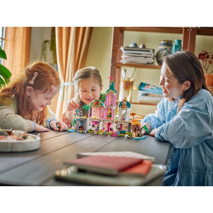 Конструктор LEGO Disney Замок принцеси та королівські улюбленці (43267) зображення 11