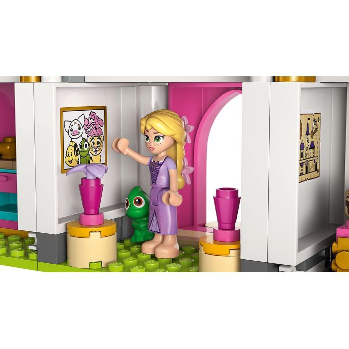 Конструктор LEGO Disney Замок принцеси та королівські улюбленці (43267) зображення 8