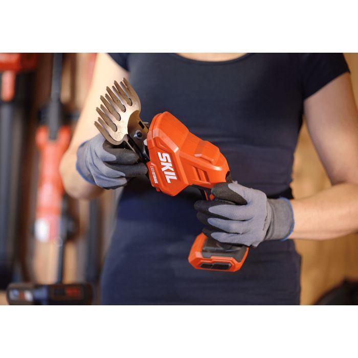 Кусторез Skil 0630 CA Li-Ion 20V, 2,5Ah (GV1E0630CA+BC1E3110A) изображение 6