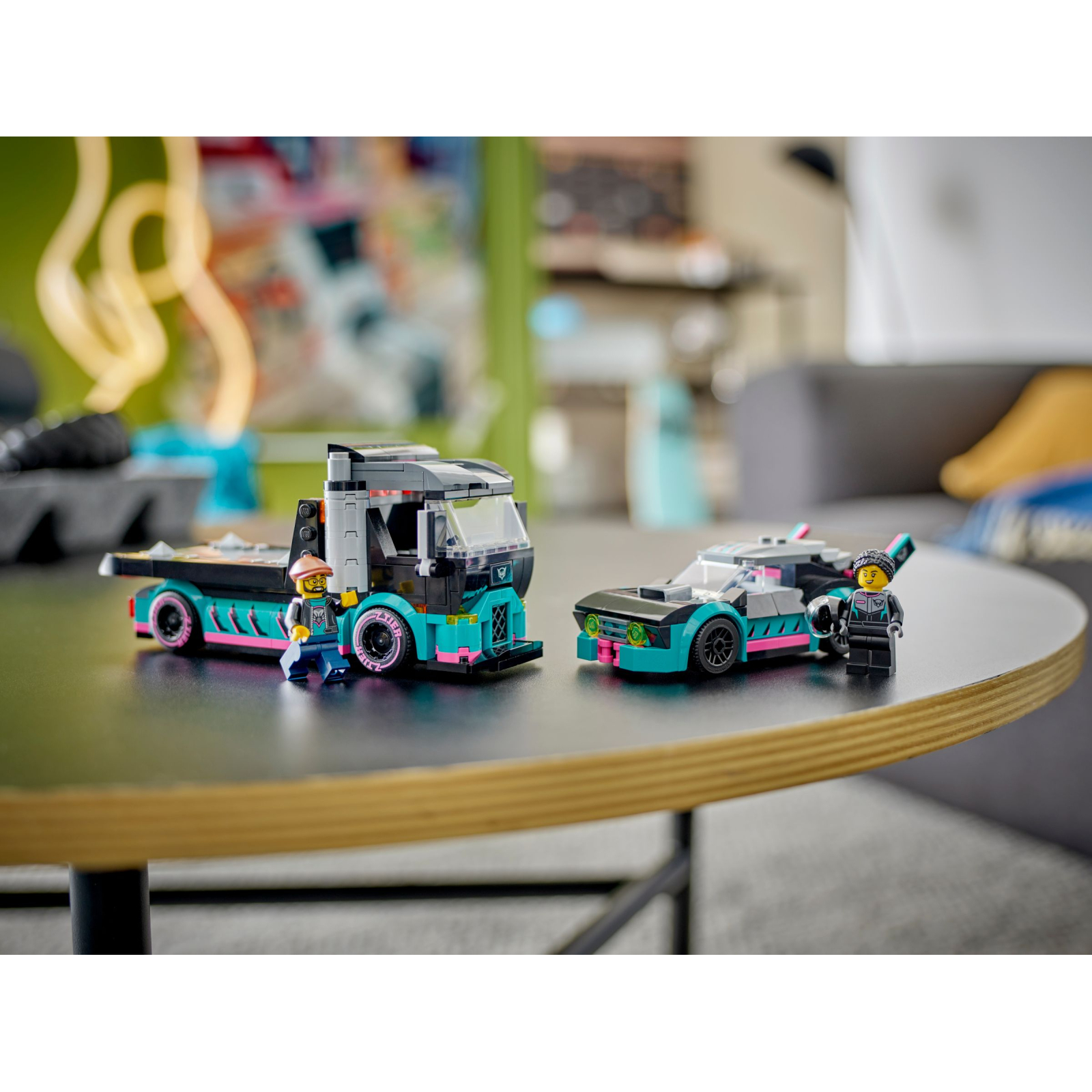 Конструктор LEGO City Автомобиль для гонок и автовоз 328 деталей (60406) изображение 11
