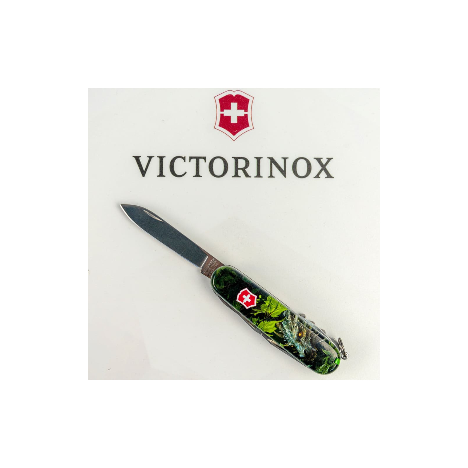 Нож Victorinox Huntsman Zodiac 91 мм Зелений дерев'яний дракон (1.3713.3_Z3240p) изображение 5