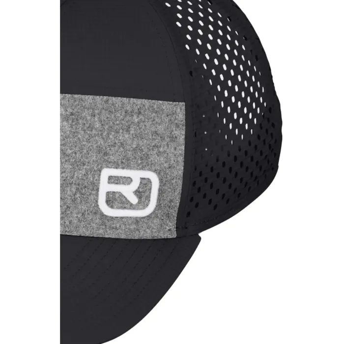 Кепка Ortovox Logo Air Trucker Cap black raven - чорний (025.001.0248) изображение 2