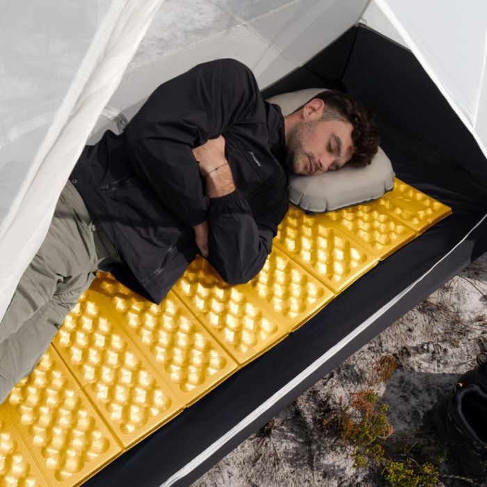 Туристический коврик Naturehike IXPE CNK2550WS030, алюмінієва плівка, 18 мм, медово-золотий (6977465868190) изображение 11