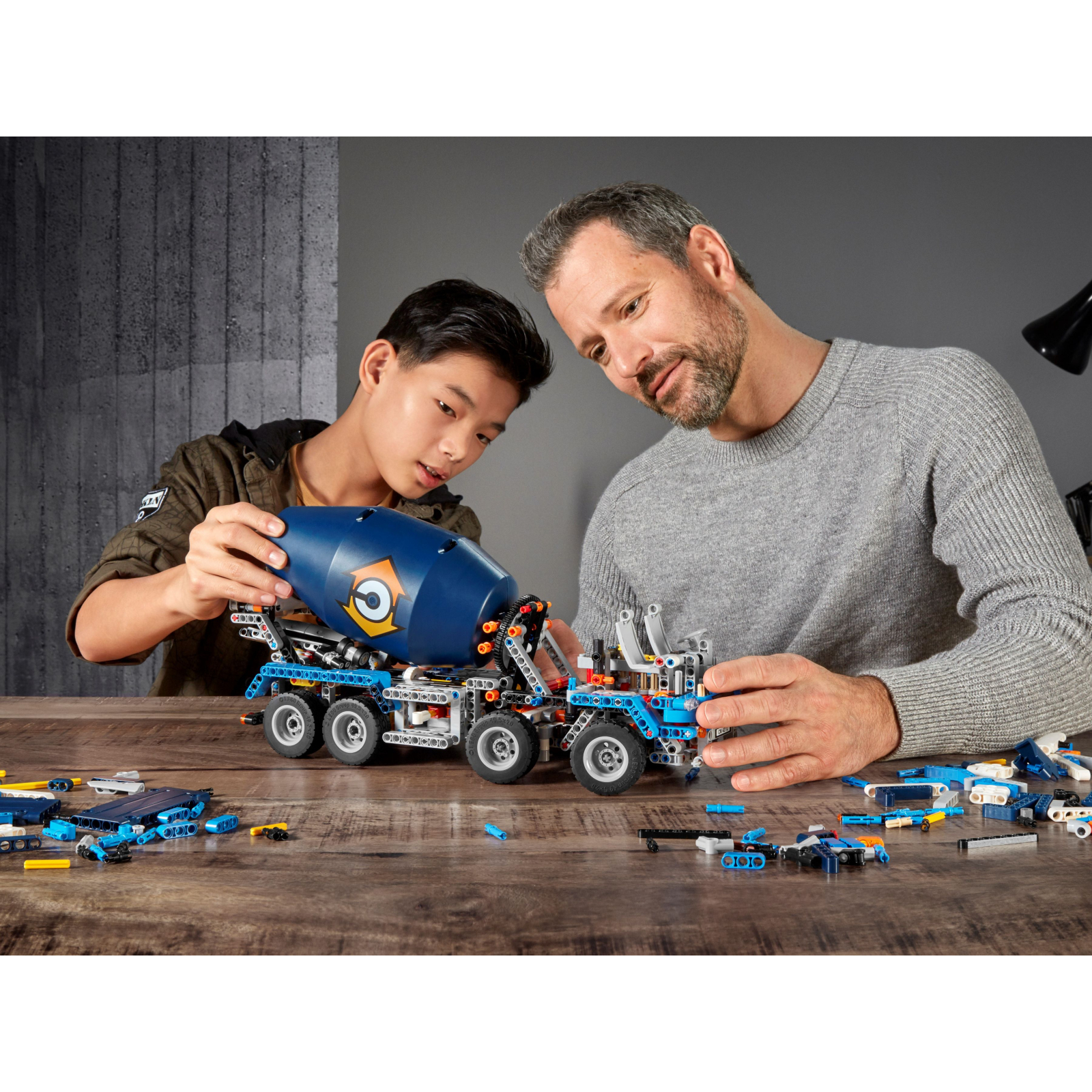 Конструктор LEGO Technic Бетонозмішувач 1163 деталі (42112) зображення 10