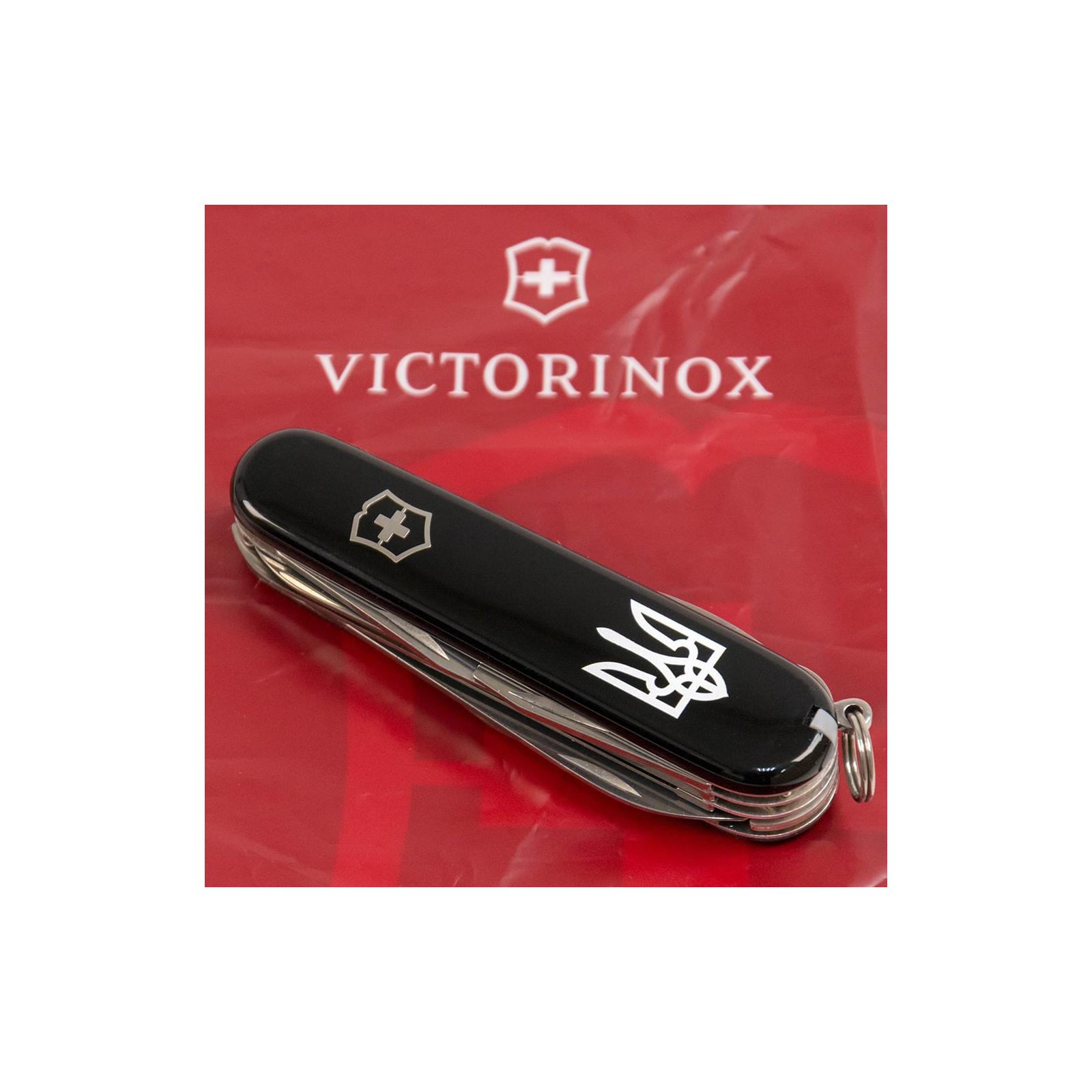 Нож Victorinox Huntsman Ukraine Black "Вогняний Тризуб" (1.3713.3_T0316u) изображение 3