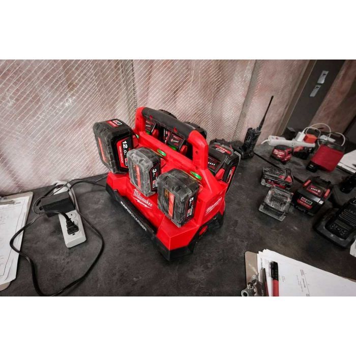 Зарядное устройство для аккумуляторов инструмента Milwaukee M18 PC6 EU (4932480162) изображение 7