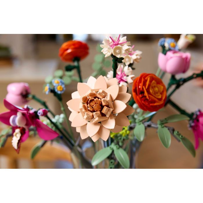 Конструктор LEGO Botanicals Милый розовый букет цветов (10342) изображение 11