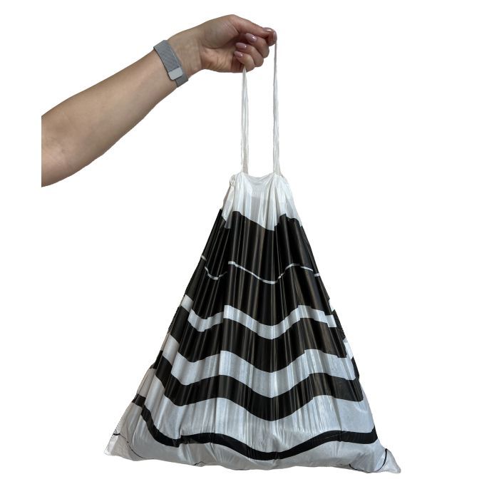 Пакеты для мусора Добра Господарочка Black&White С затяжками 60 л 20 шт. (4820086523370) изображение 2