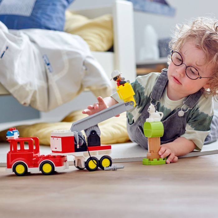 Конструктор LEGO DUPLO Town Пожежна машина 21 деталь (10969) зображення 3