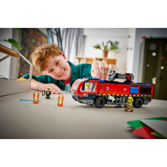 Конструктор LEGO City Пожежна вантажівка в аеропорту (60499) зображення 11