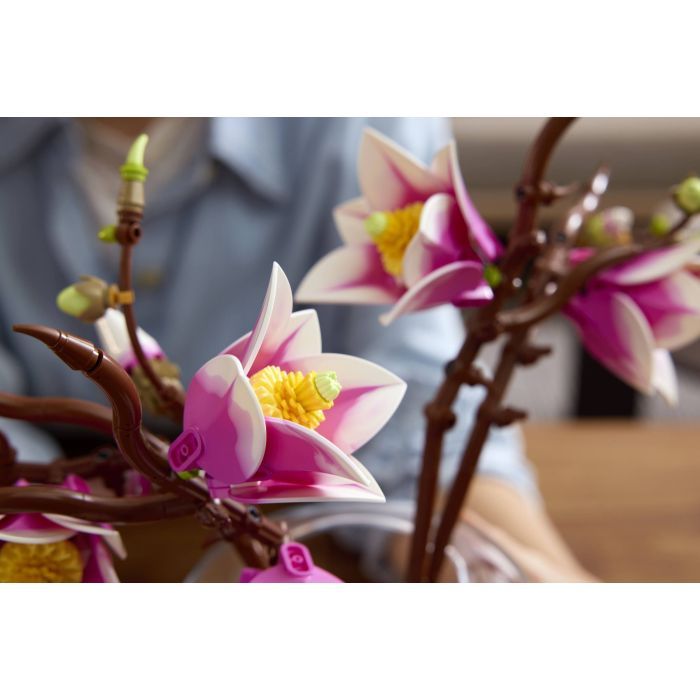 Конструктор LEGO Botanicals Magnolia Branches (11510) изображение 10