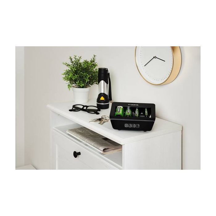 Зарядное устройство для аккумуляторов Varta LCD universal Charger Plus (57688101401) изображение 7