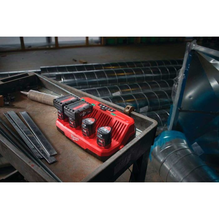 Зарядний пристрій для акумуляторів інструменту Milwaukee M12 C4 (4932430554) зображення 6