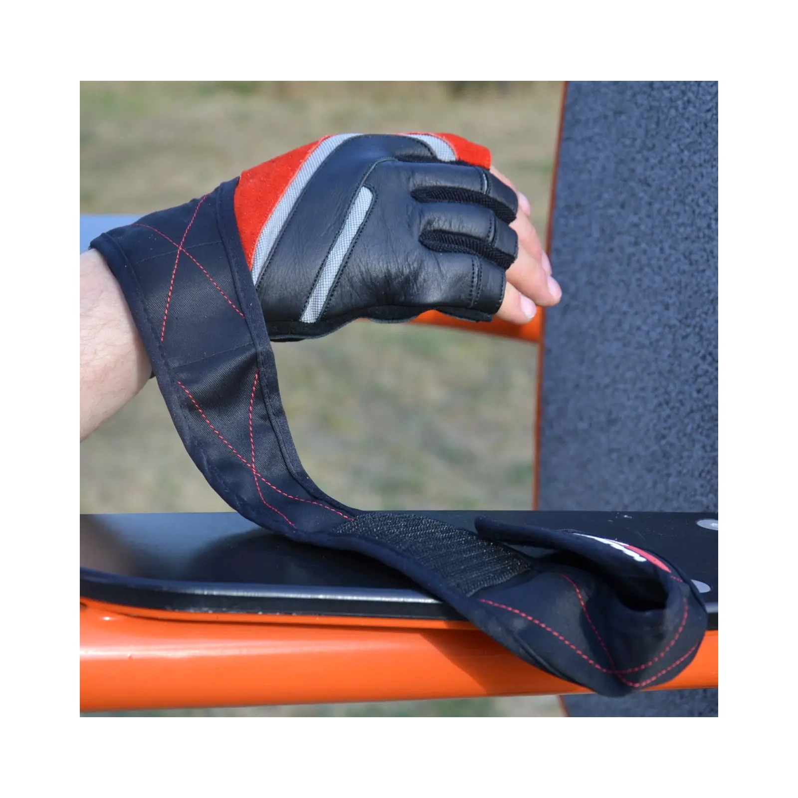 Перчатки для фитнеса MadMax MFG-568 Extreme 2nd edition Black/Red XL (MFG-568_XL) изображение 8