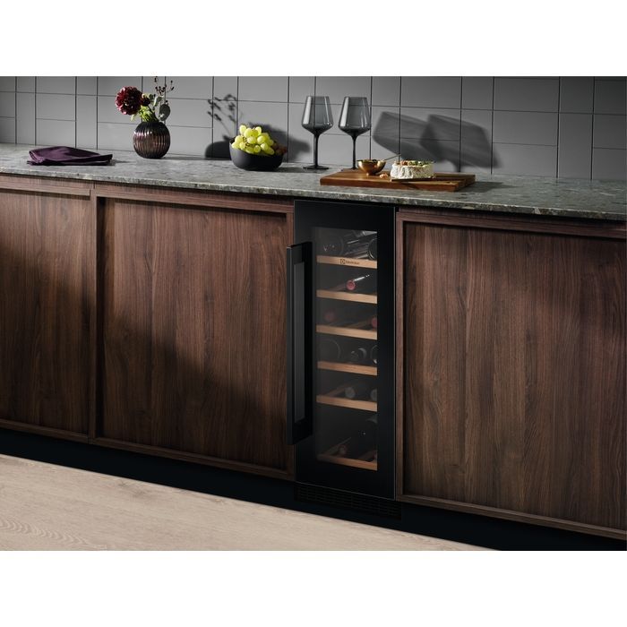 Холодильник Electrolux EWUS020B5B изображение 7