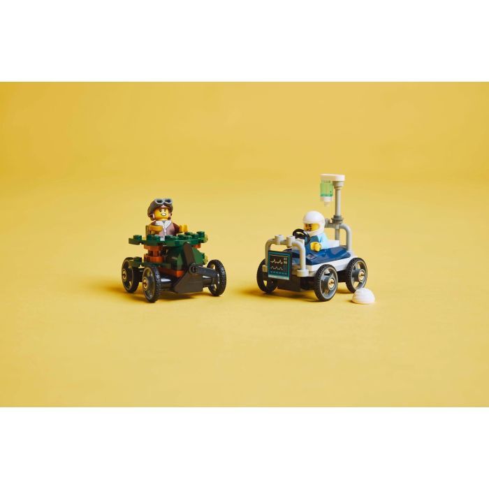 Конструктор LEGO City Самолет против больничной койки - Набор для гонок (60459) изображение 8