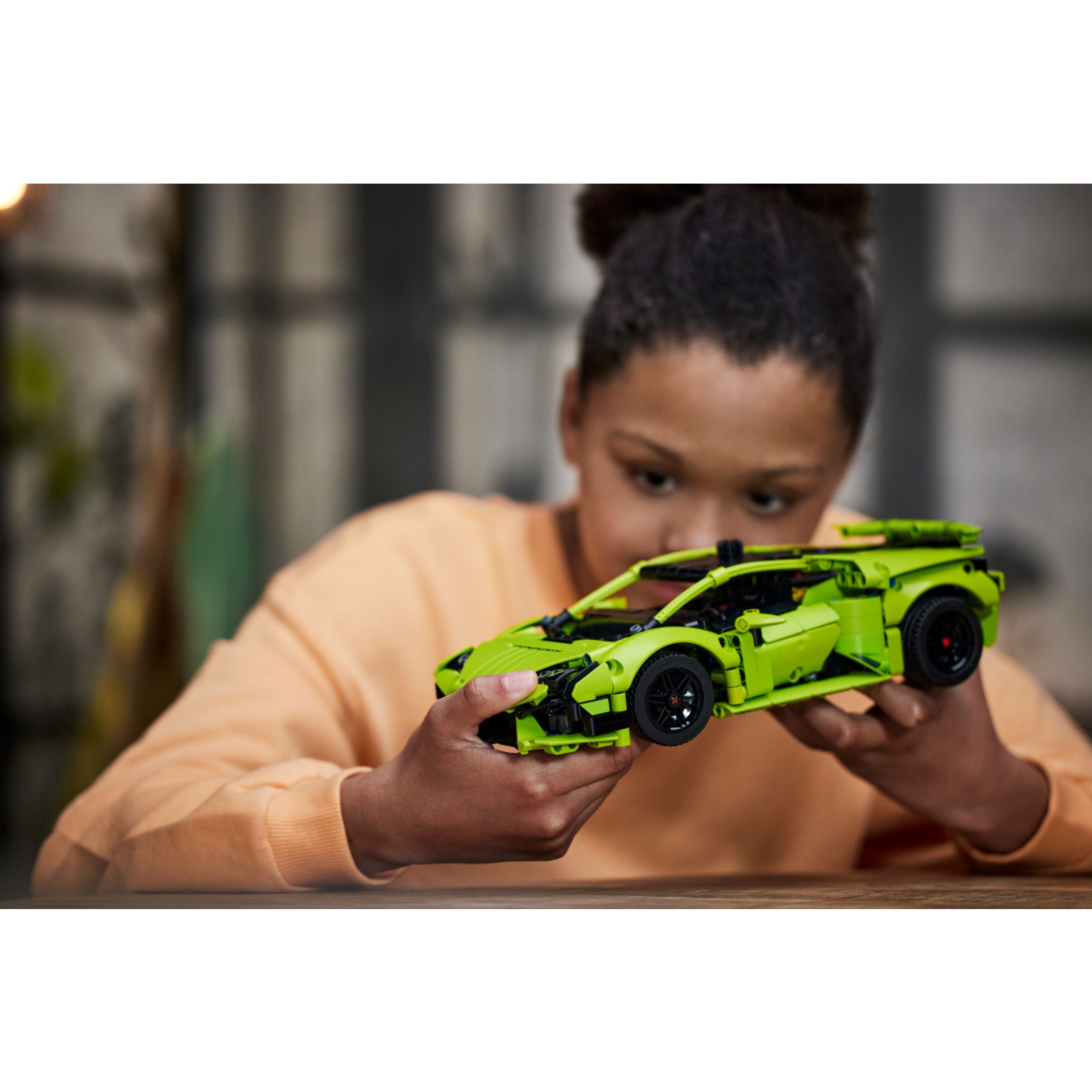 Конструктор LEGO Technic Lamborghini Huracan Tecnica 806 деталей (42161) изображение 8