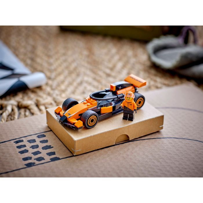 Конструктор LEGO City Пилот F1 с гоночным автомобилем команды McLaren (60442) изображение 9