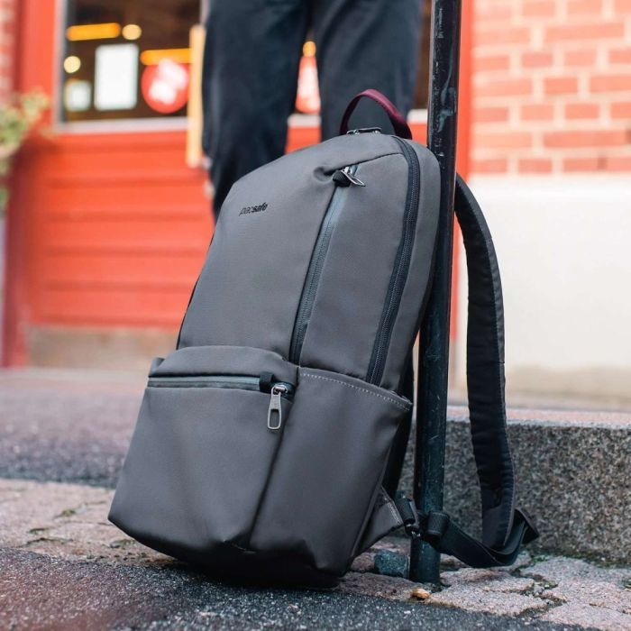 Рюкзак туристический Pacsafe Metrosafe X 20L backpack хакі (30640517) изображение 5