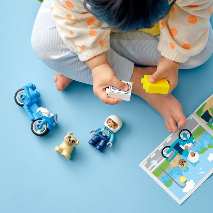 Конструктор LEGO DUPLO Town Поліцейський мотоцикл 5 деталей (10967) зображення 3
