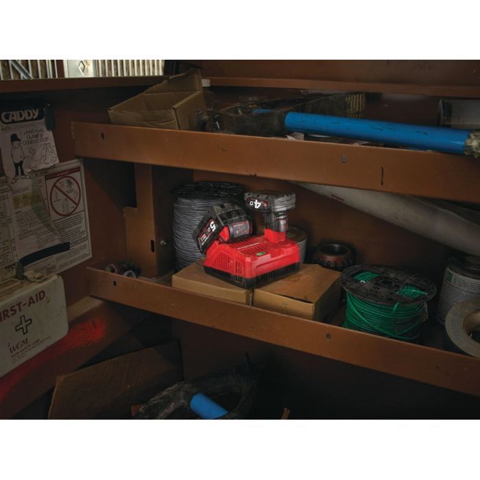 Зарядное устройство для аккумуляторов инструмента Milwaukee M12-18FC TURBO (4932451079) изображение 3