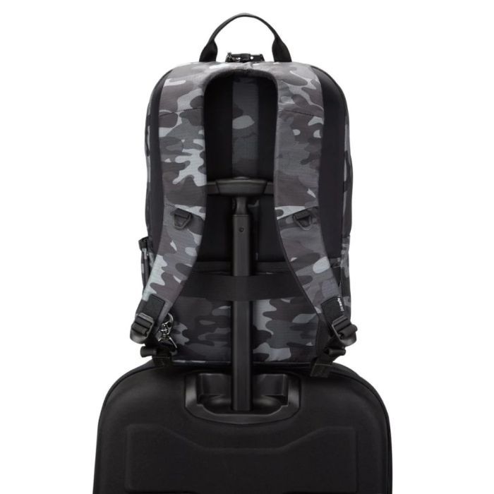 Рюкзак туристический Pacsafe Metrosafe X 20L backpack хакі (30640517) изображение 6
