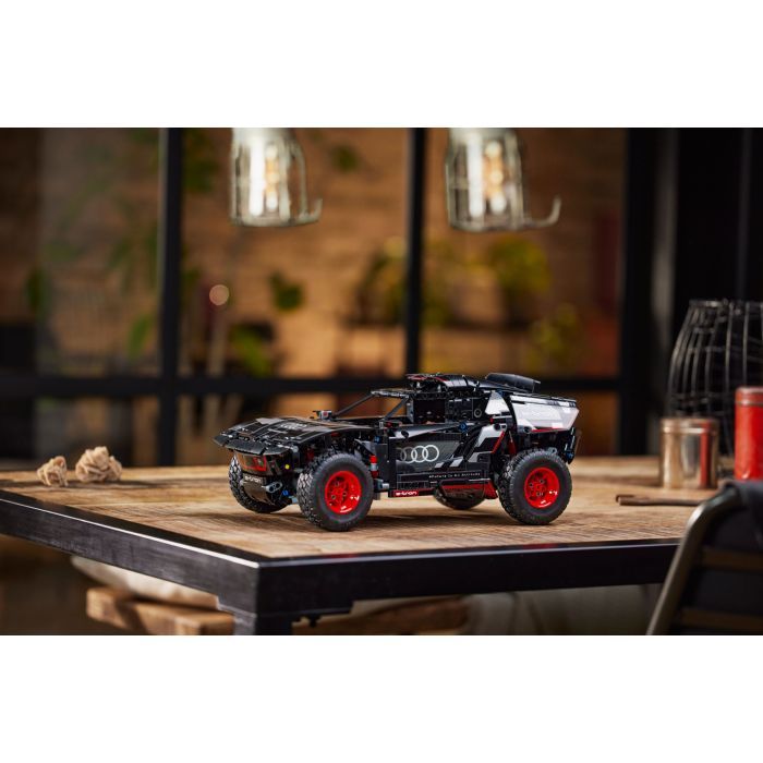 Конструктор LEGO Technic Audi RS Q e-tron 914 деталей (42160) зображення 10