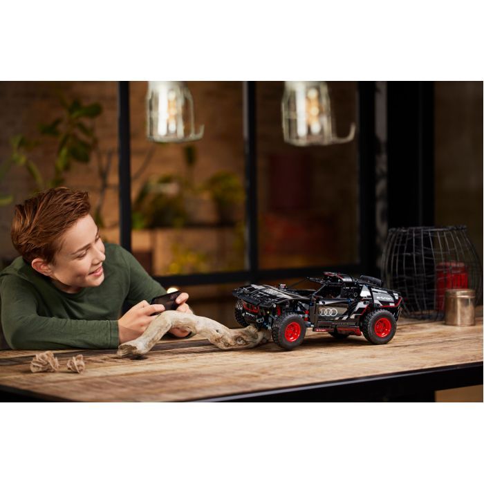 Конструктор LEGO Technic Audi RS Q e-tron 914 деталей (42160) зображення 8