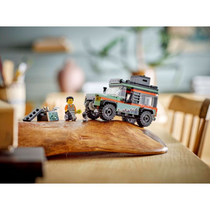 Конструктор LEGO City Позашляхова гірська вантажівка 4x4 (60447) зображення 12