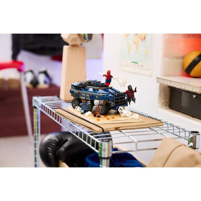 Конструктор LEGO Marvel Spider-Man Prison Transport Chase (76349) зображення 8