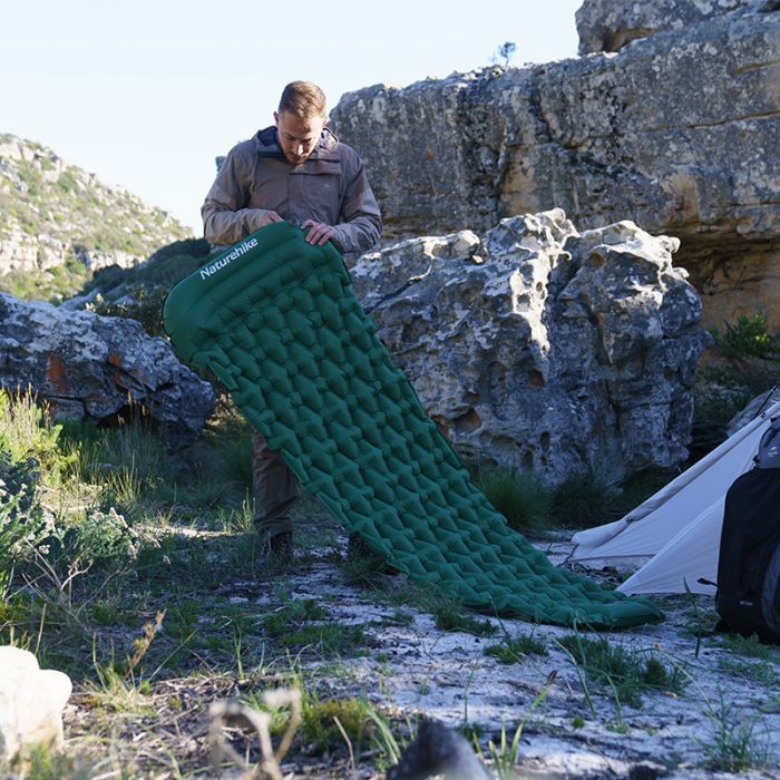 Туристический коврик Naturehike із підголовником CNK2300DZ0001 198 х 59 см темно-зелений (6976023929540) изображение 3